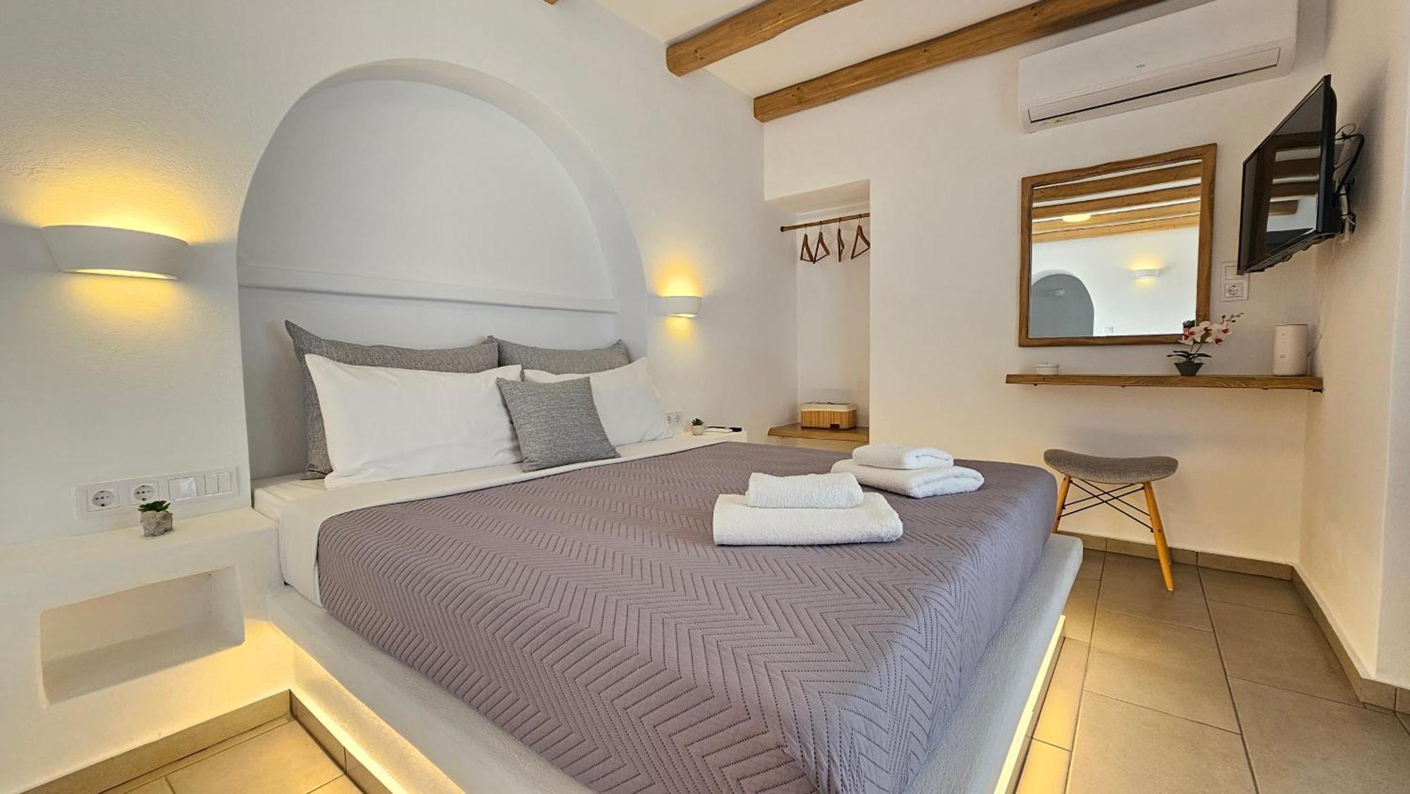 Polychronis Private Suite Pollonia Exterior photo